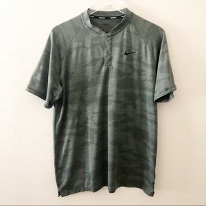 Men’s Nike golf Tiger Woods short sleeve shirt